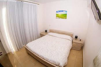 New Day Apartments Пафос Екстериор снимка